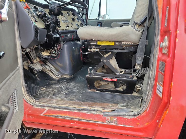 image for item NK9937 1994 Ford LT9000 dump truck