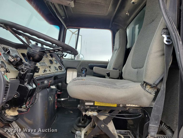 image for item NK9937 1994 Ford LT9000 dump truck