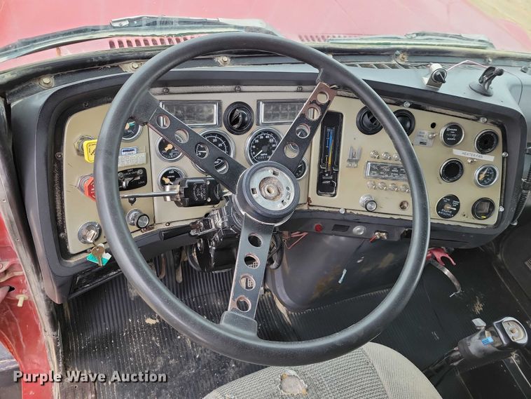 image for item NK9937 1994 Ford LT9000 dump truck