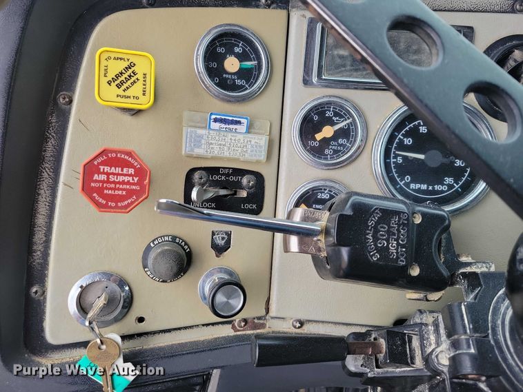 image for item NK9937 1994 Ford LT9000 dump truck