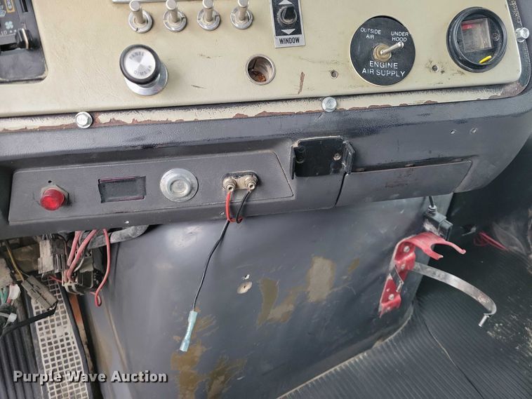 image for item NK9937 1994 Ford LT9000 dump truck