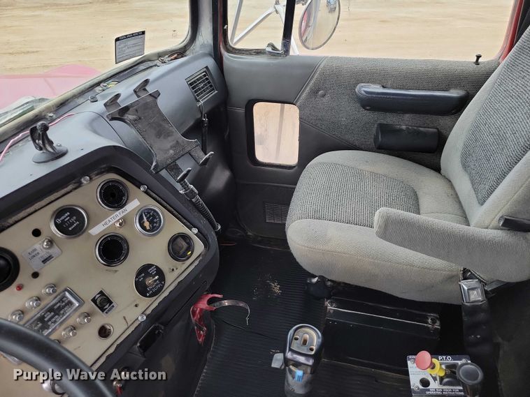 image for item NK9937 1994 Ford LT9000 dump truck