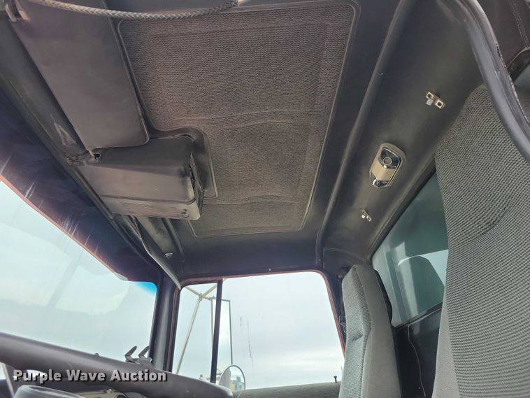 image for item NK9937 1994 Ford LT9000 dump truck