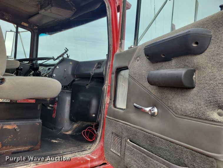 image for item NK9937 1994 Ford LT9000 dump truck