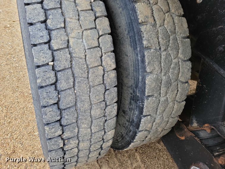 image for item NK9937 1994 Ford LT9000 dump truck