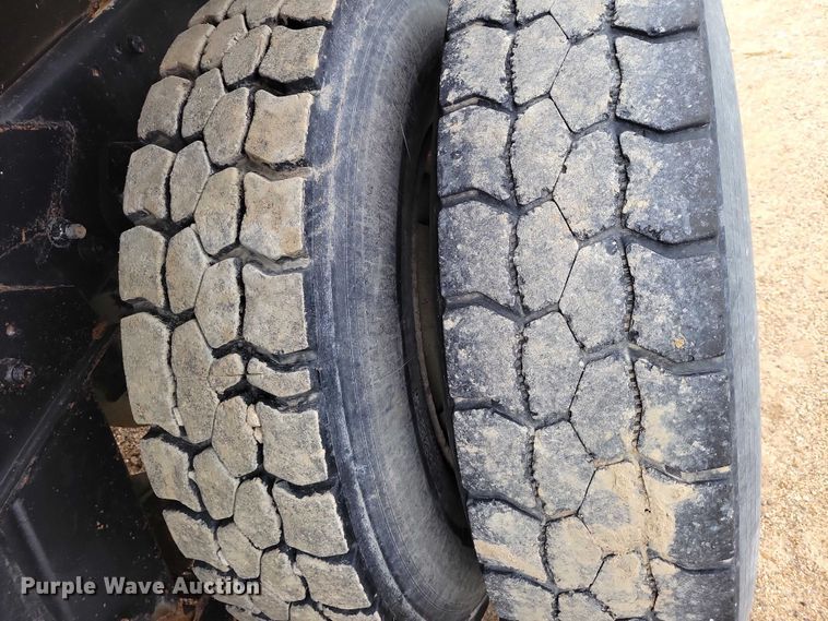 image for item NK9937 1994 Ford LT9000 dump truck