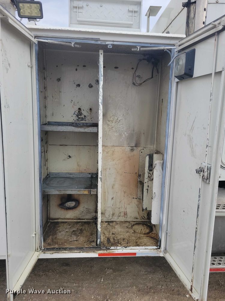 image for item NK9940 2005 Kenworth T300 utility / service truck