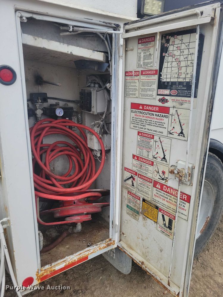 image for item NK9940 2005 Kenworth T300 utility / service truck