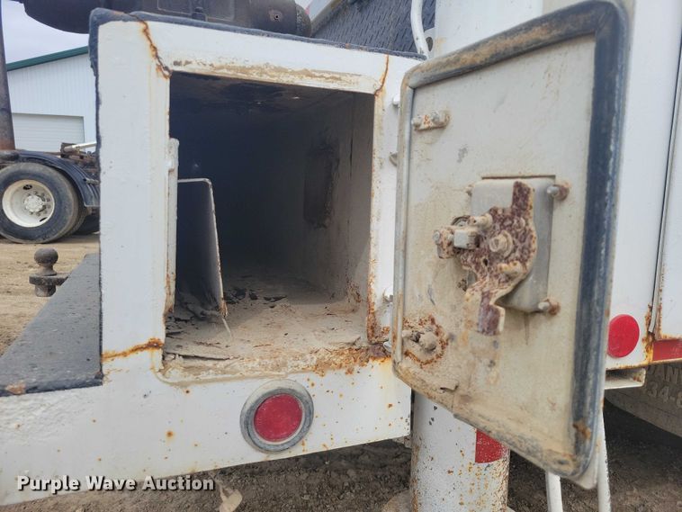 image for item NK9940 2005 Kenworth T300 utility / service truck