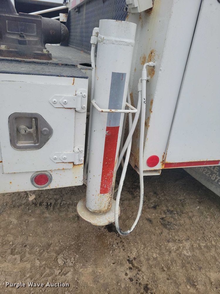 image for item NK9940 2005 Kenworth T300 utility / service truck