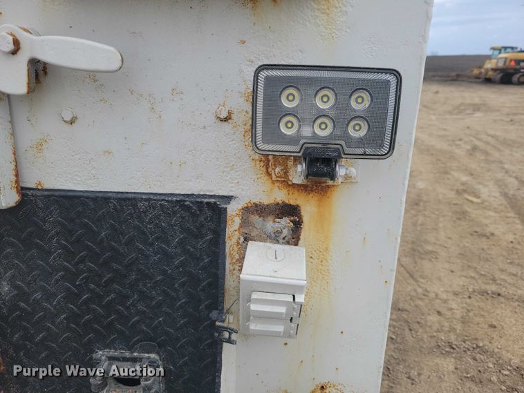 image for item NK9940 2005 Kenworth T300 utility / service truck