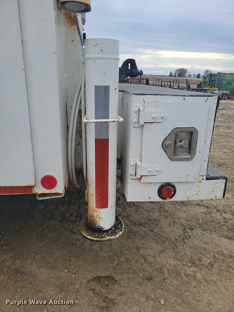 image for item NK9940 2005 Kenworth T300 utility / service truck