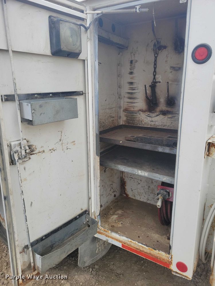 image for item NK9940 2005 Kenworth T300 utility / service truck