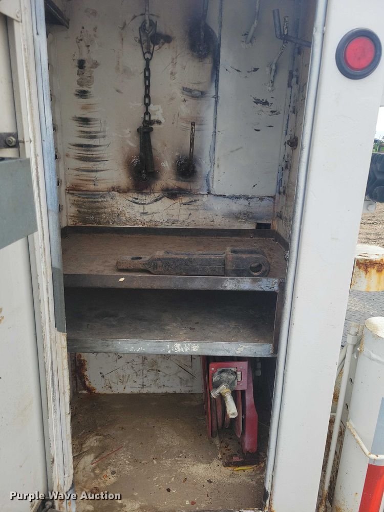 image for item NK9940 2005 Kenworth T300 utility / service truck