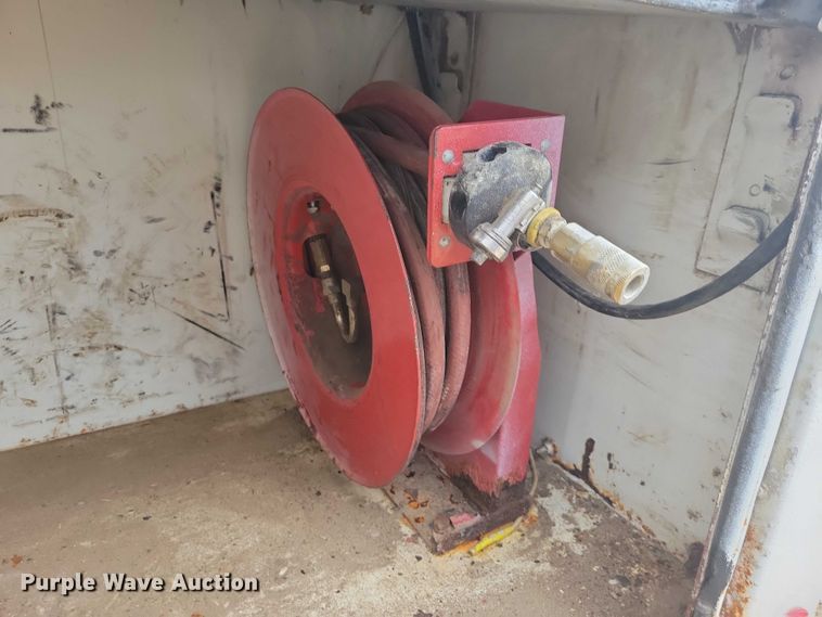 image for item NK9940 2005 Kenworth T300 utility / service truck