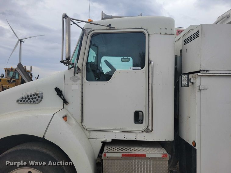 image for item NK9940 2005 Kenworth T300 utility / service truck