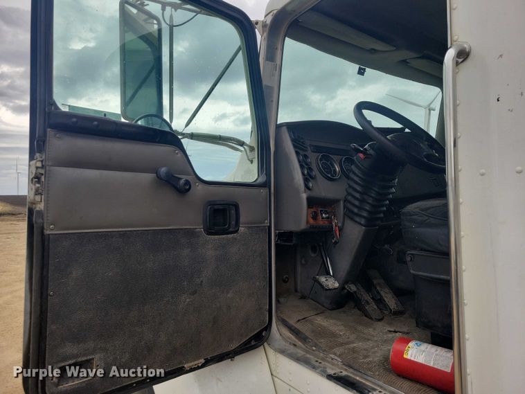 image for item NK9940 2005 Kenworth T300 utility / service truck