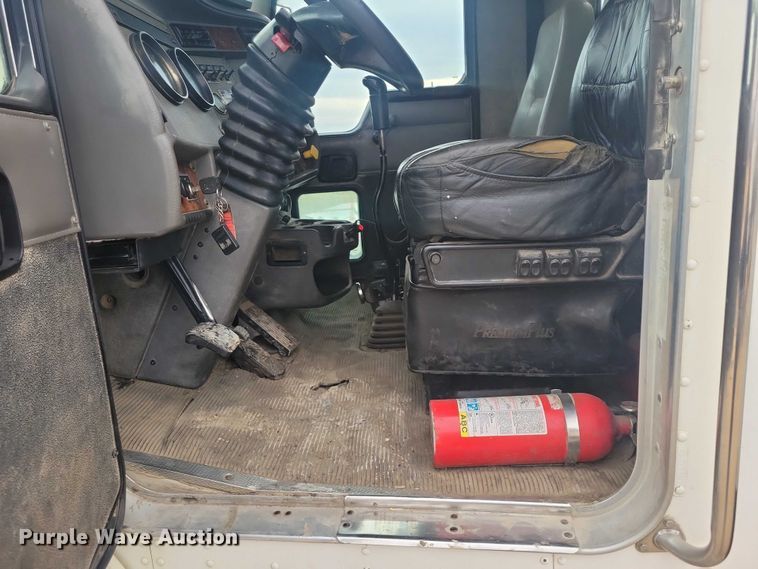 image for item NK9940 2005 Kenworth T300 utility / service truck