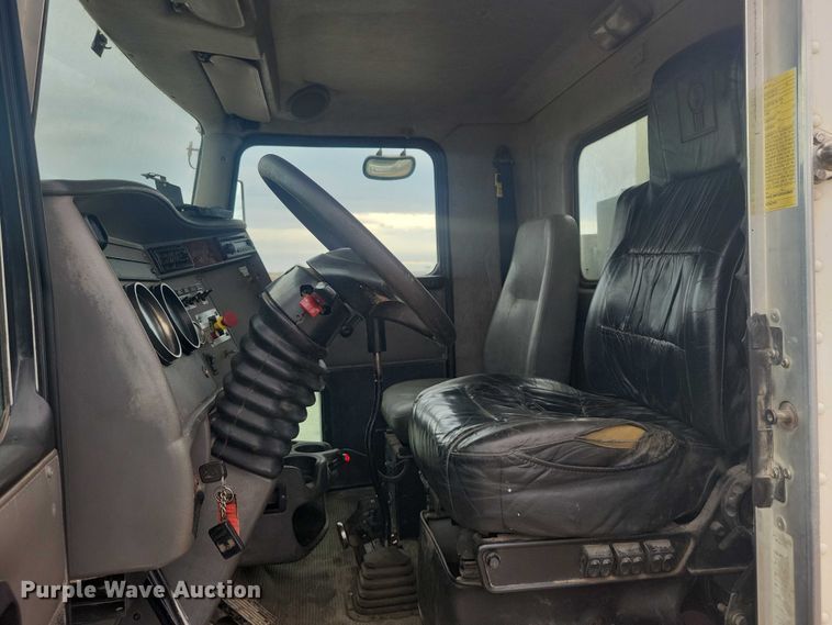 image for item NK9940 2005 Kenworth T300 utility / service truck