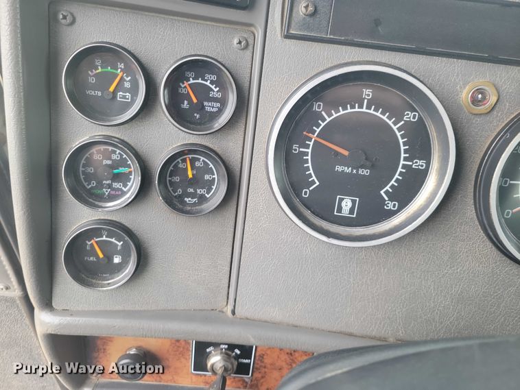 image for item NK9940 2005 Kenworth T300 utility / service truck