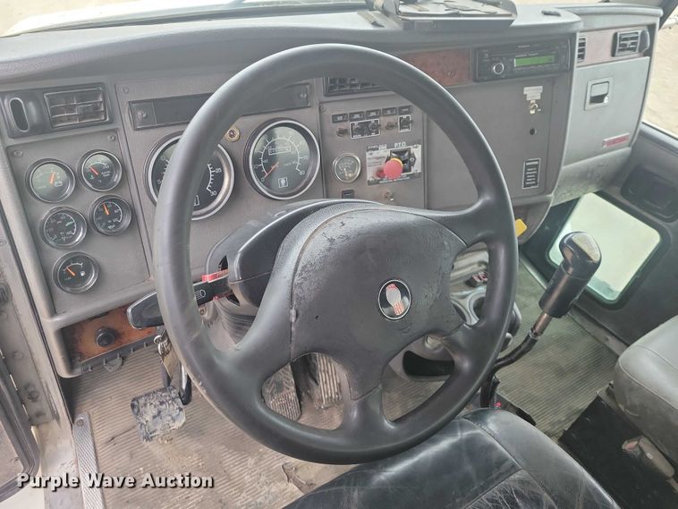 image for item NK9940 2005 Kenworth T300 utility / service truck