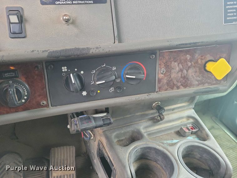 image for item NK9940 2005 Kenworth T300 utility / service truck