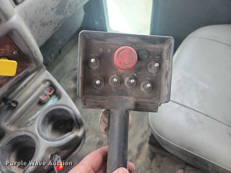 image for item NK9940 2005 Kenworth T300 utility / service truck