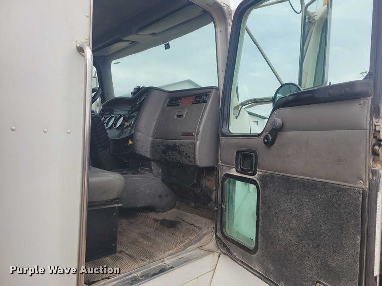 image for item NK9940 2005 Kenworth T300 utility / service truck