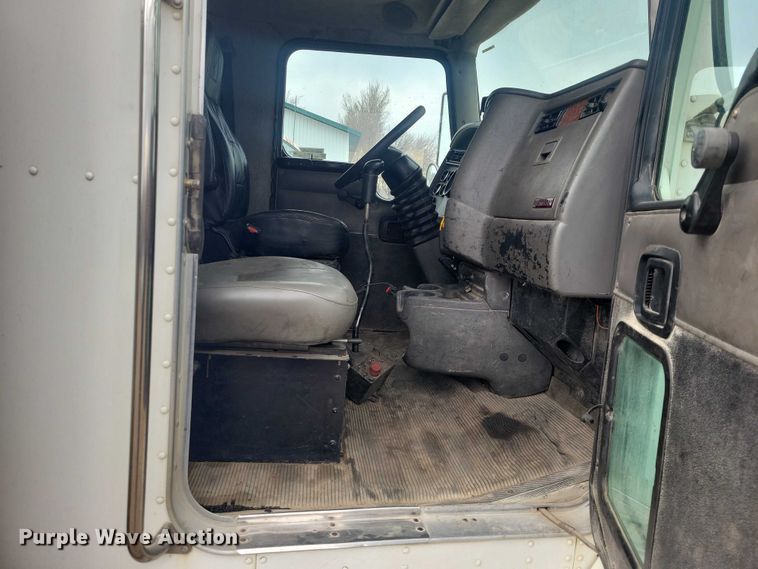 image for item NK9940 2005 Kenworth T300 utility / service truck