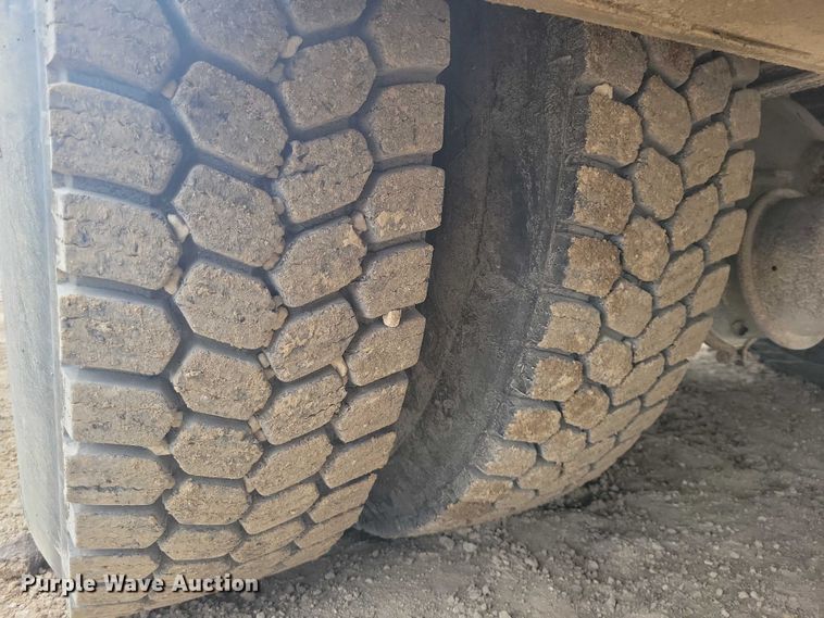 image for item NK9940 2005 Kenworth T300 utility / service truck