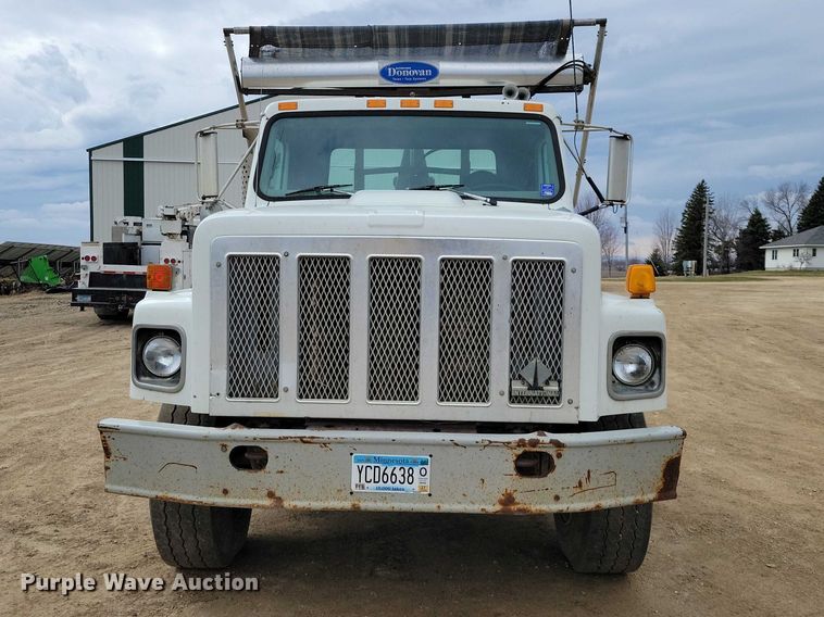 image for item NK9941 1996 International F-2674 hook lift truck