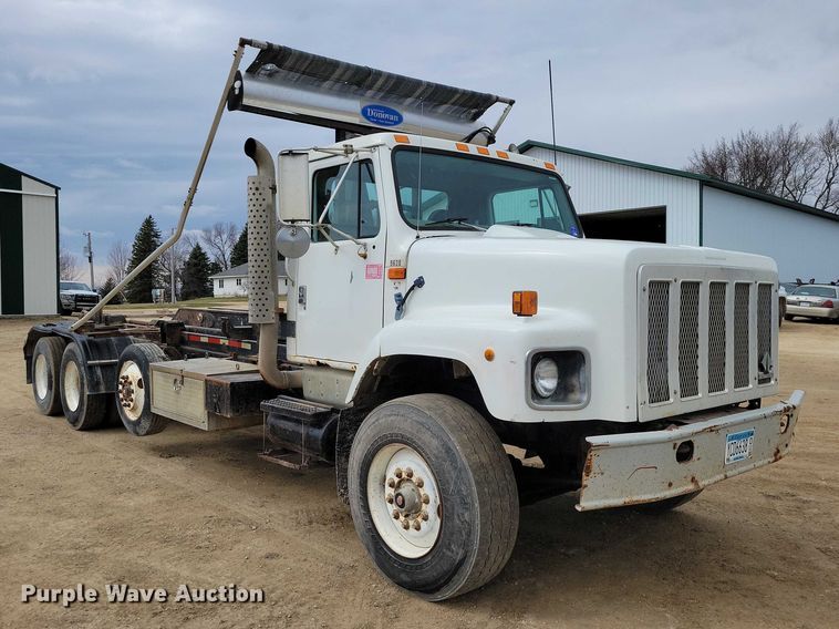 image for item NK9941 1996 International F-2674 hook lift truck