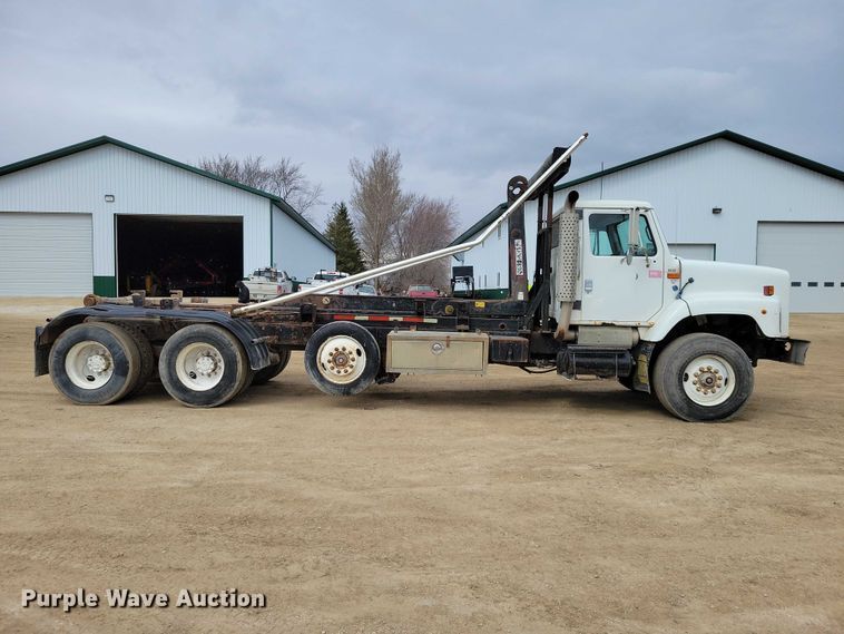 image for item NK9941 1996 International F-2674 hook lift truck