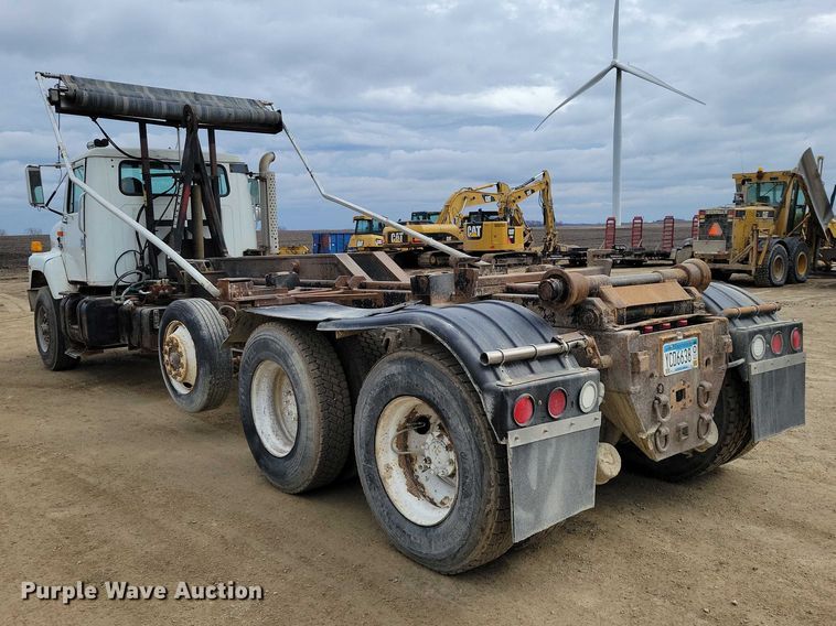 image for item NK9941 1996 International F-2674 hook lift truck