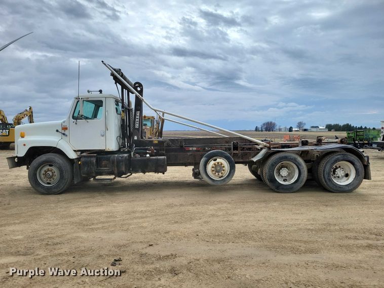 image for item NK9941 1996 International F-2674 hook lift truck