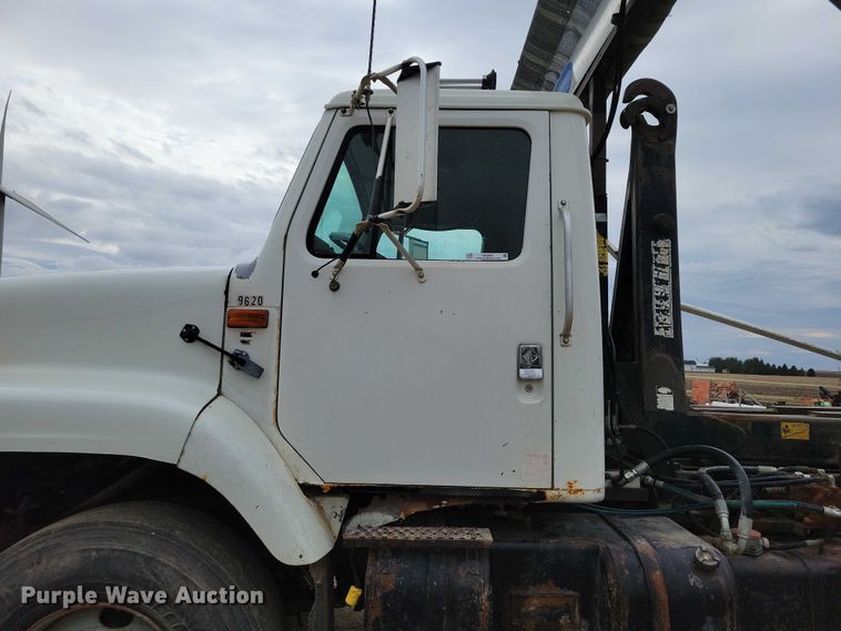 image for item NK9941 1996 International F-2674 hook lift truck