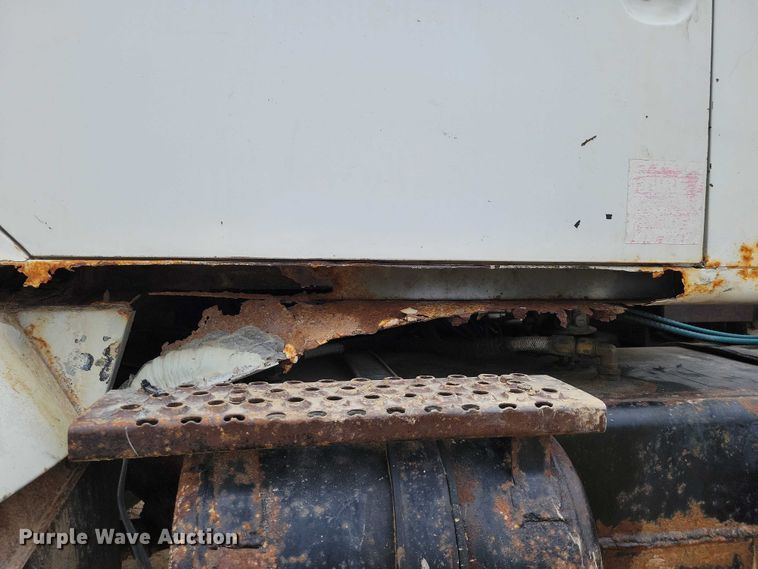 image for item NK9941 1996 International F-2674 hook lift truck