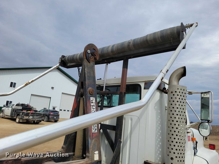 image for item NK9941 1996 International F-2674 hook lift truck