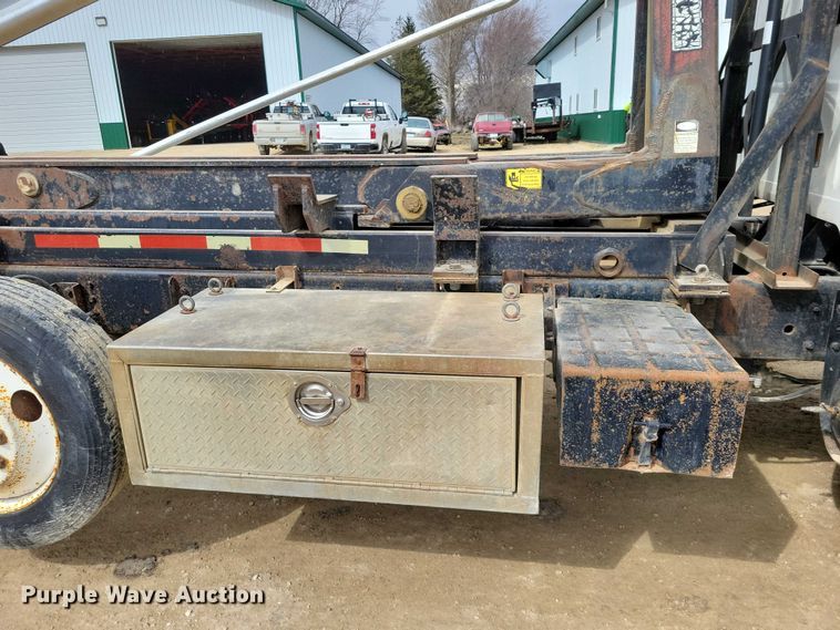 image for item NK9941 1996 International F-2674 hook lift truck