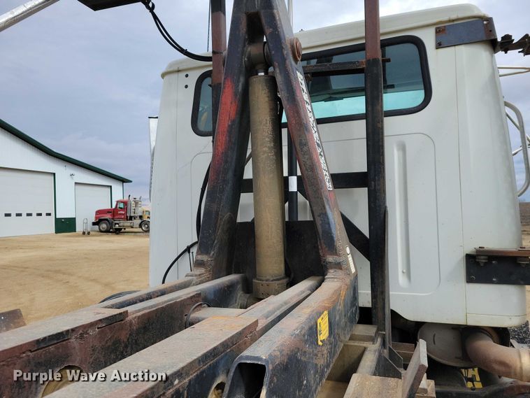 image for item NK9941 1996 International F-2674 hook lift truck