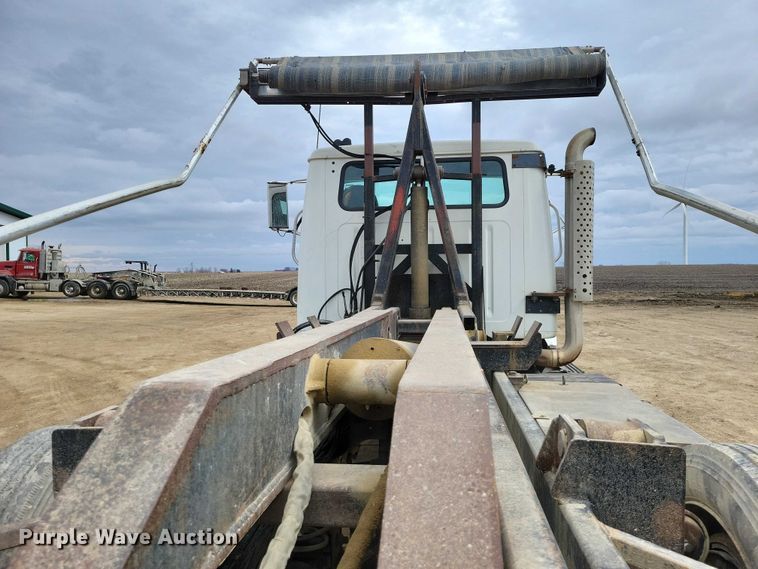 image for item NK9941 1996 International F-2674 hook lift truck