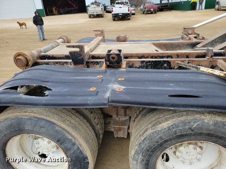 image for item NK9941 1996 International F-2674 hook lift truck