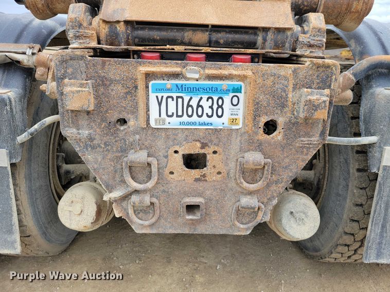 image for item NK9941 1996 International F-2674 hook lift truck