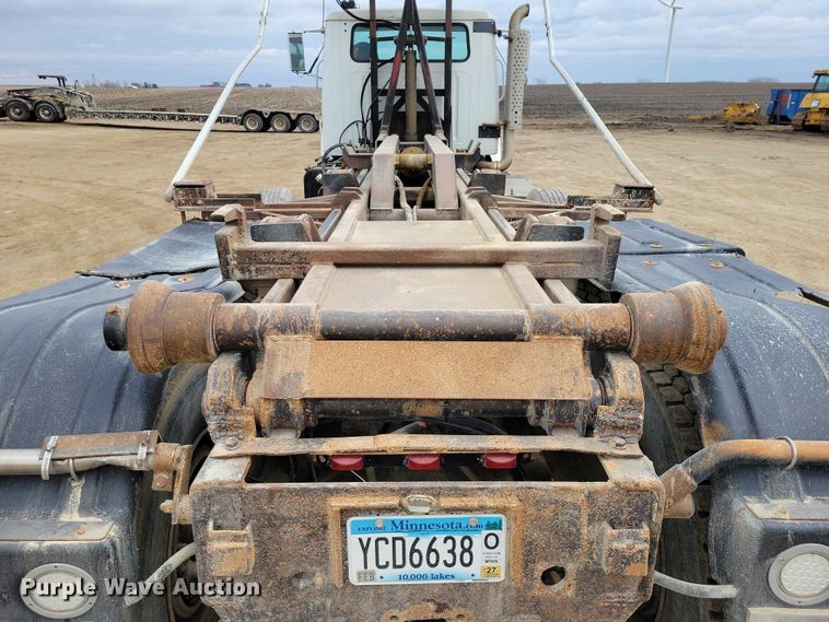 image for item NK9941 1996 International F-2674 hook lift truck