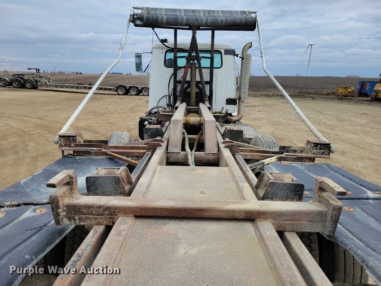 image for item NK9941 1996 International F-2674 hook lift truck