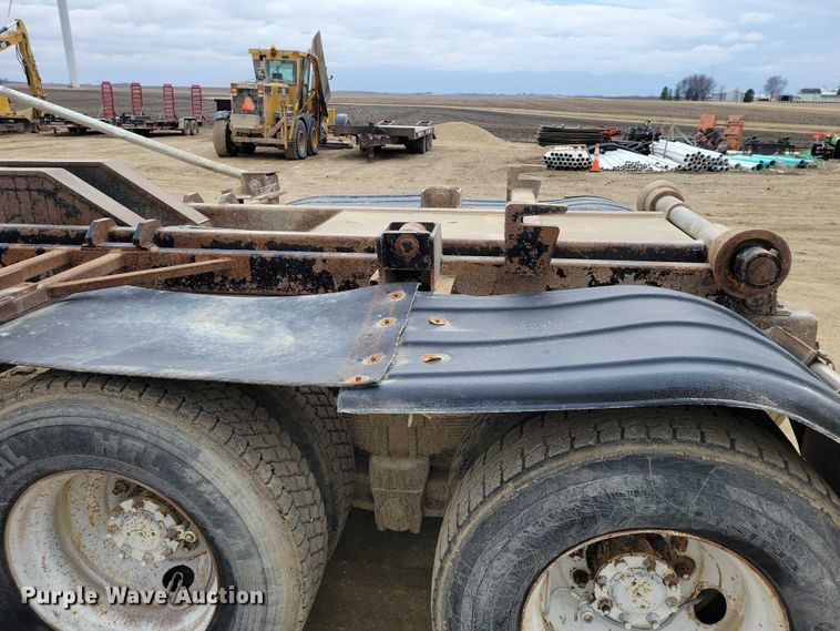 image for item NK9941 1996 International F-2674 hook lift truck