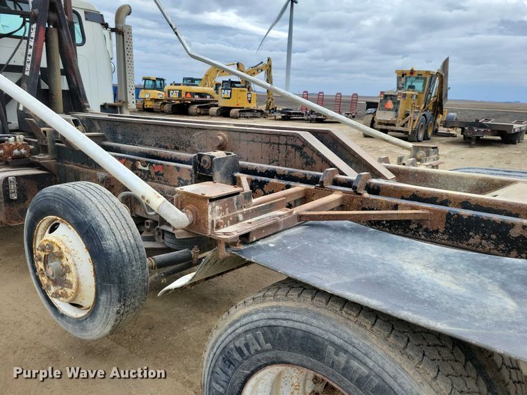 image for item NK9941 1996 International F-2674 hook lift truck