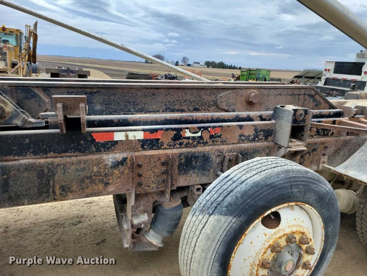 image for item NK9941 1996 International F-2674 hook lift truck