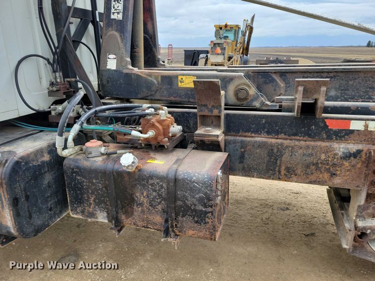 image for item NK9941 1996 International F-2674 hook lift truck