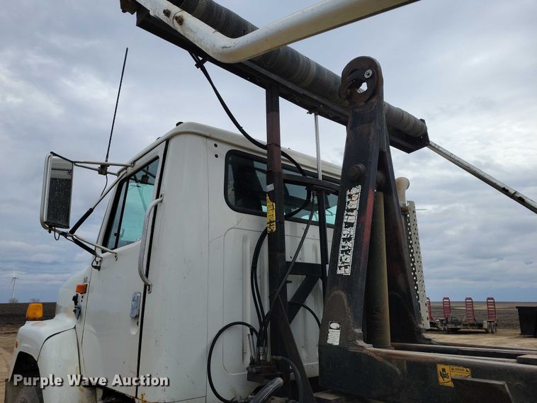 image for item NK9941 1996 International F-2674 hook lift truck